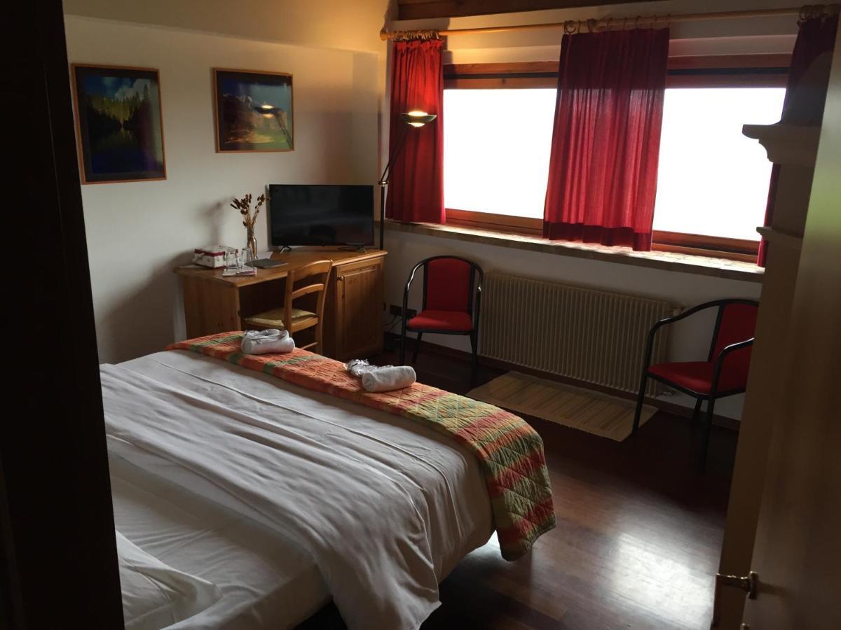 Qui Wolf Udine Hotel Collalto Bagian luar foto