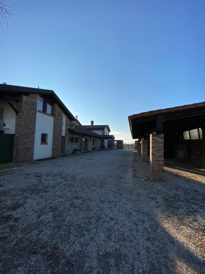 Qui Wolf Udine Hotel Collalto Bagian luar foto